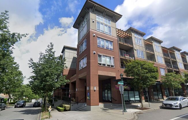 Bright Top-Floor Condo in the Heart of the Issaquah Highlands - Available Now!