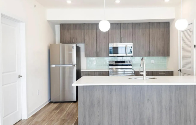 2 beds, 2 baths, 900 sqft, $1,795, Unit Unit 1655 D