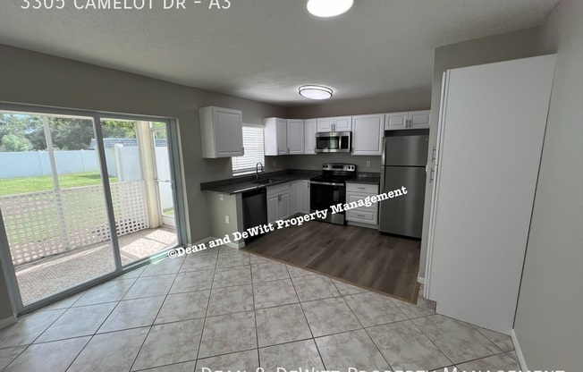 3305 CAMELOT DR