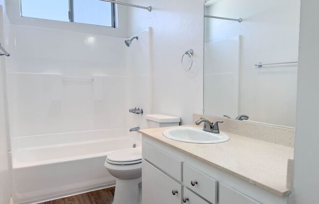 2 beds, 1.5 baths, $2,195, Unit 23