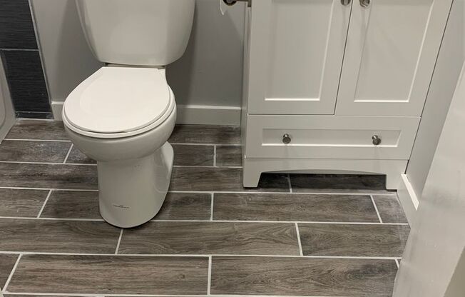 2 beds, 1 bath, 800 sqft, $1,695, Unit D - 33