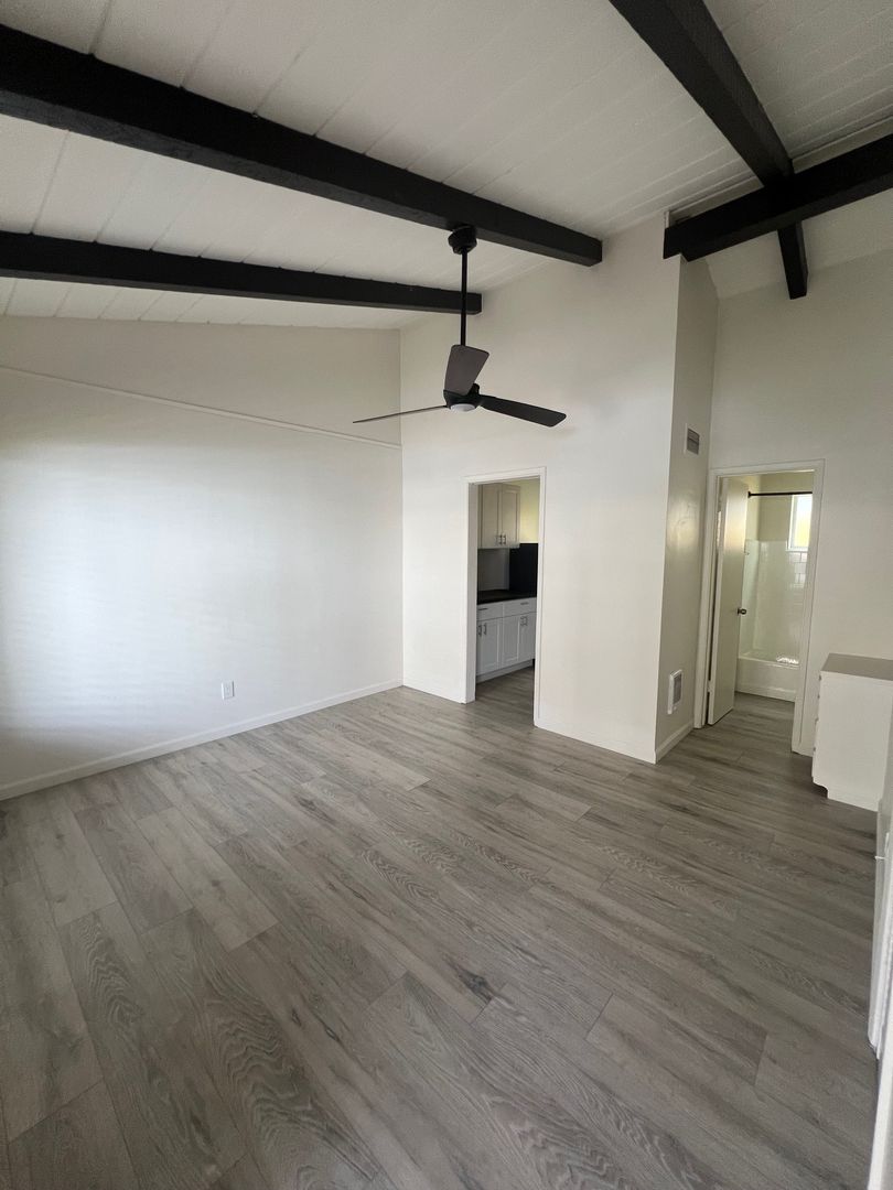 Nostalgic Studio steps away from the boardwalk and beach.