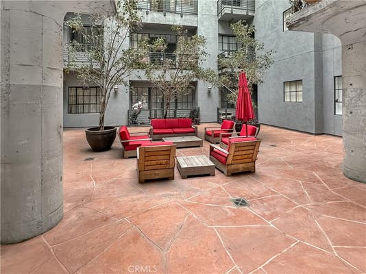 Studio, 1 bath, 700 sqft, $2,200