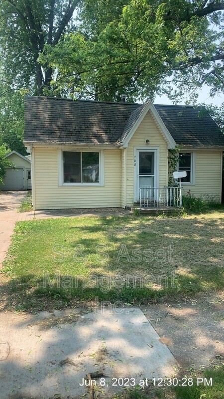 708 FENTON AVE