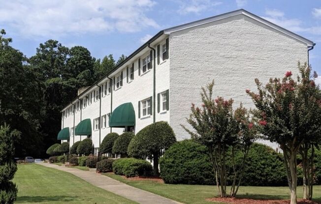 Dodson Courtyard Apartments 1 & 2 Bedrooms Available