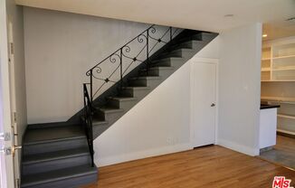 4423 CAHUENGA BLVD
