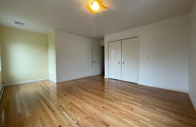 4 beds, 2 baths, 1,590 sqft, $4,300