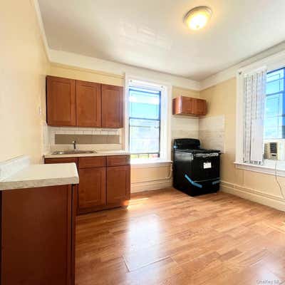 30 KINGSBRIDGE RD