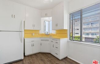 10301 1/2 ILONA AVE