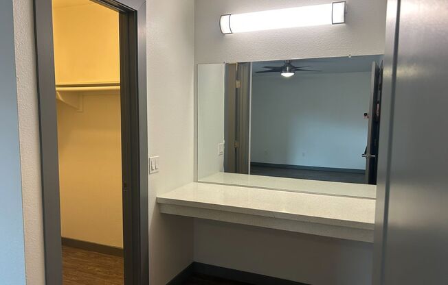 1 bed, 1 bath, 750 sqft, $2,510, Unit B065