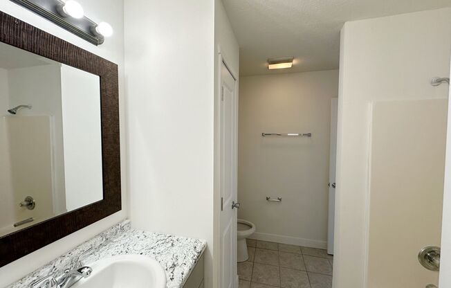 2 beds, 2 baths, $1,300, Unit B