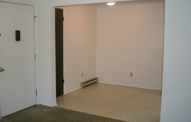 2 beds, 1 bath, $1,500, Unit 412B