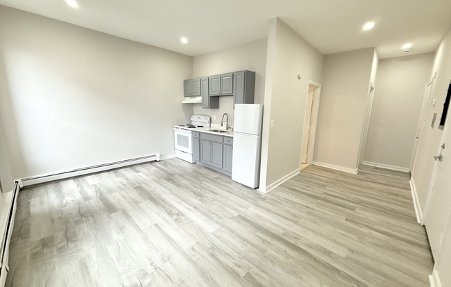 1 bed, 1 bath, $2,200, Unit 4