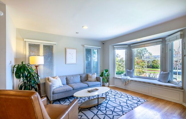 MODERN ARCHITECTURE W/ BEACH CHARM: BRIGHT & AIRY, 4BR3BA, 2-STORY HOME W/ OPEN & BRIGHT LIVING SPACE & LARGE YARD W/ DECK & JACUZZI LESS THAN A BLOCK TO LMU, CLOSE TO PARK, SHOPPING, LAX & 10 MINS TO BEACH!