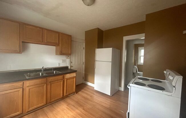 2 beds, 1 bath, $950, Unit Unit 1 - Lower