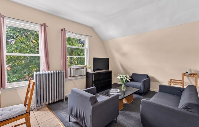 3 beds, 1 bath, 1,500 sqft, $3,100, Unit 3S
