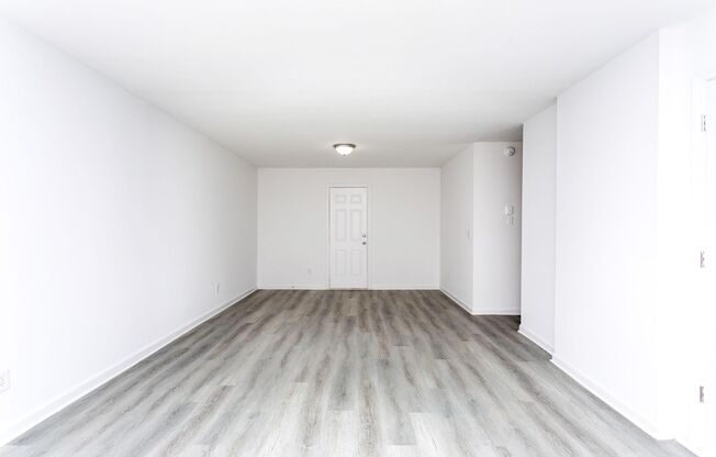 2 beds, 1.5 baths, 1,100 sqft, $980, Unit 103J