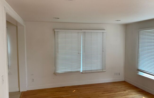 2 beds, 1 bath, $1,595