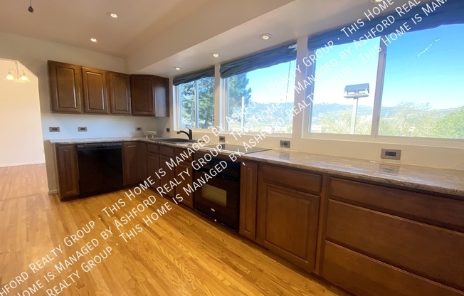 930 Panorama Dr