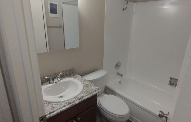 1 bed, 1 bath, 592 sqft, $1,225, Unit 021