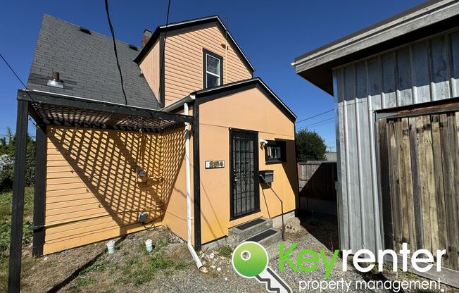 3 beds, 1 bath, $2,450