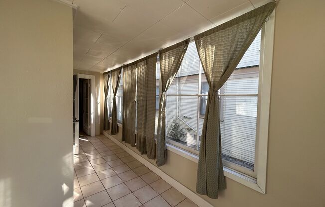 Spacious 2 bedroom 2 Bathroom Unit in South Redlands!