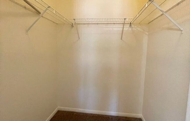 2 beds, 2 baths, $1,350, Unit # 1075