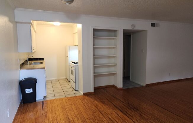 2 beds, 1 bath, 900 sqft, $1,250, Unit ELP2202-229