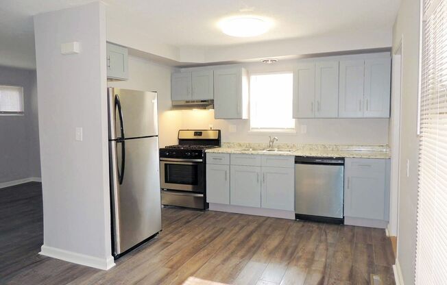 4 Bed - 2 Full Bath Bungalow for Rent in Willowick!