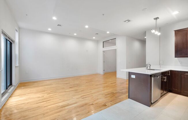 2 beds, 2 baths, 820 sqft, $4,095, Unit 6J