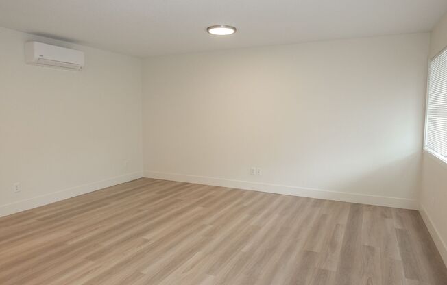 1 bed, 1 bath, 560 sqft, $1,725, Unit 54-4