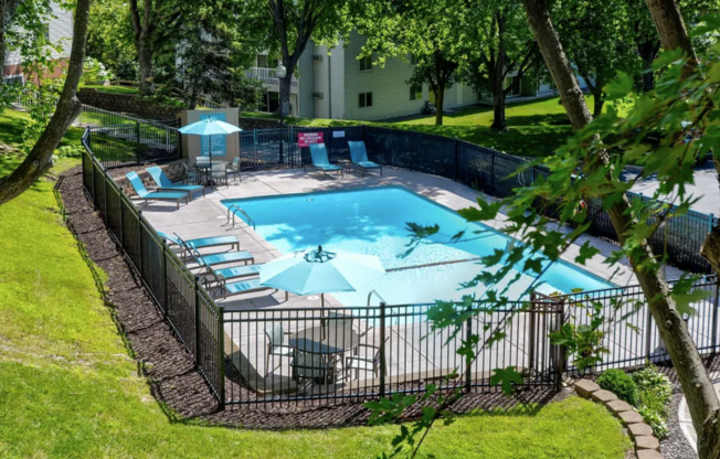 2 beds, 1 bath, 840 sqft, $1,575, Unit 202