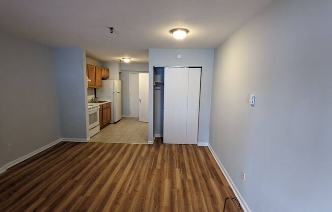 1 bed, 1 bath, 600 sqft, $1,550, Unit 2E