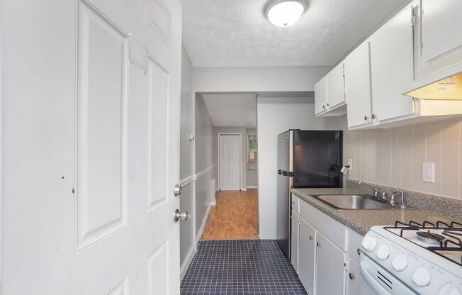 1 bed, 1 bath, 450 sqft, $995, Unit Unit B