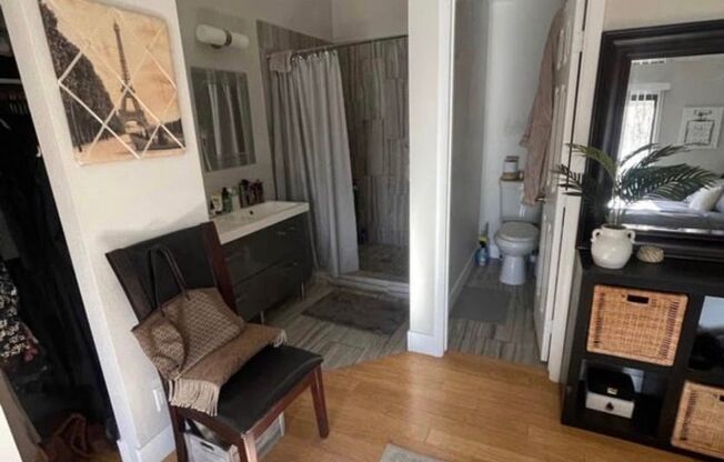TOP FLOOR 2 BEDROOM FULLY FURNISHED CONDO