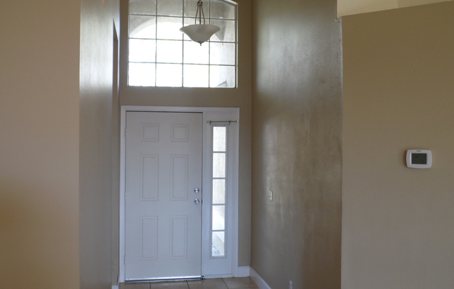 Cozy home in quiet cul-de-sac! NO CARPET!