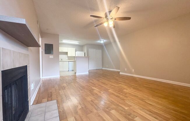 1/1 Condo in Gated Lakefront Community of Altamonte Springs!