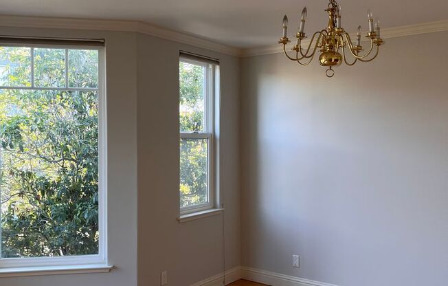 EPIC REA: Lovely 4 BR/3 BA 2 level Condo w/ Parking