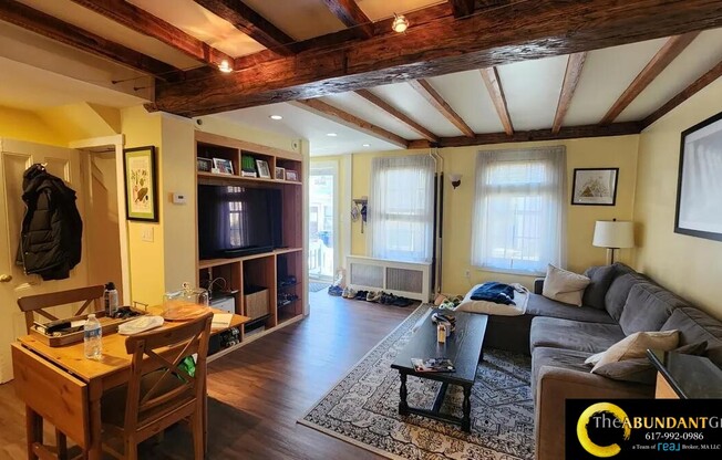 7 HART ST