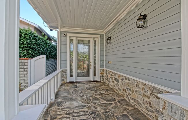 Beautiful, Bright & Spacious, 4BR3.5BA Hilltop Home w/ Amazing Indoor/Outdoor Space & Ocean/PV/City Lights Views Just Blocks from the Hollywood Riviera & Beach!