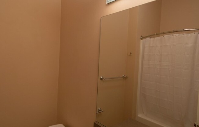 2 beds, 1.5 baths, 850 sqft, $1,700, Unit 28