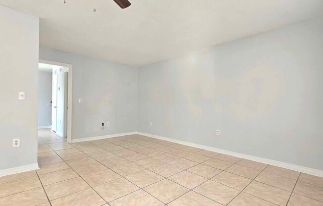 850 E Lime St, Unit #9: 2 BED/2.5 BATH- Townhouse FOR RENT