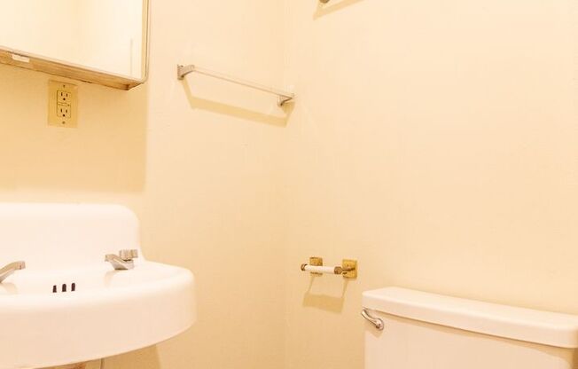 Studio, 1 bath, 350 sqft, $895, Unit 305