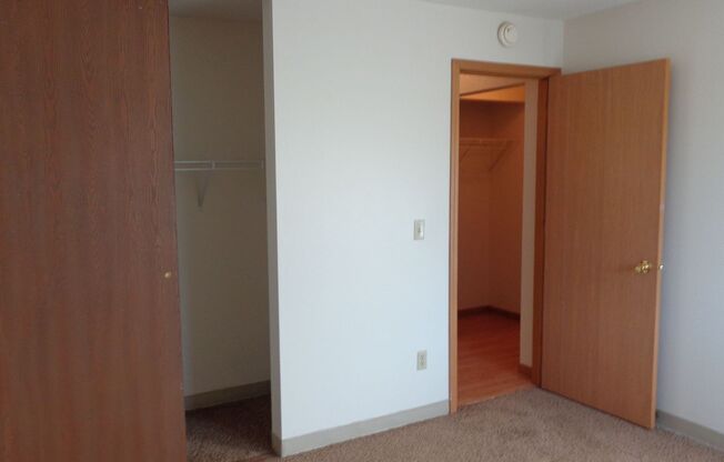 2 beds, 1 bath, 860 sqft, $740, Unit 123