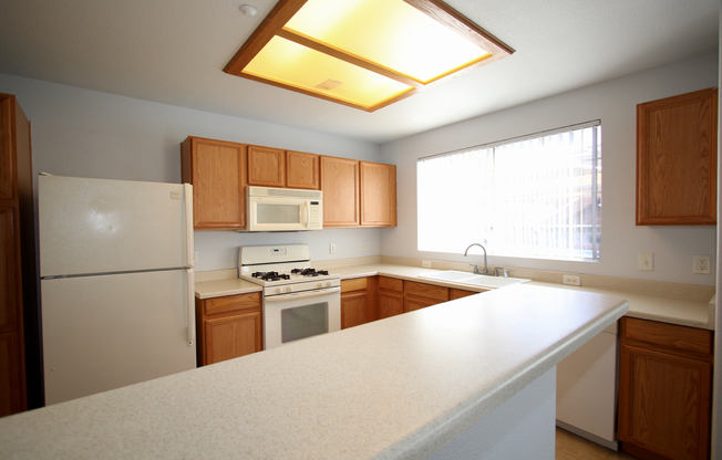 2 beds, 2 baths, $1,800, Unit 1512