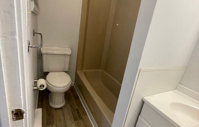 1 bed, 1 bath, 1,500 sqft, $950, Unit 2710 A