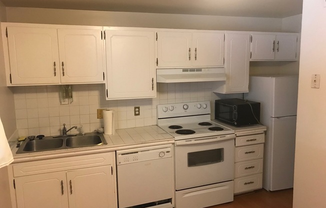 2 beds, 1 bath, $1,695, Unit #2B