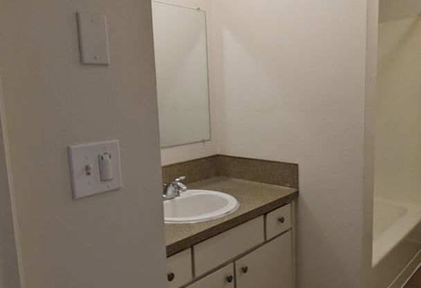3 beds, 1.5 baths, 1,500 sqft, $1,893, Unit 2712-3