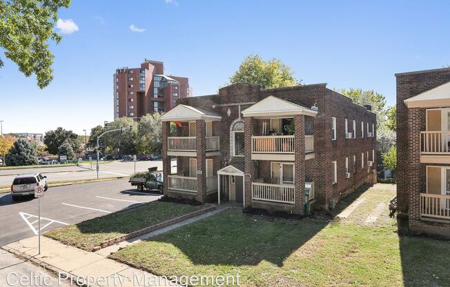 905-911 W 40th Terr