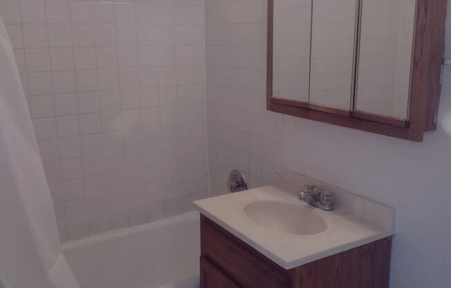 2 beds, 1 bath, 1,100 sqft, $1,409, Unit 2957 5734